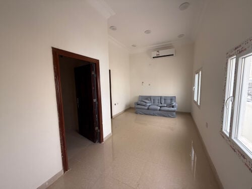 للإيجار شقق عين خالد 