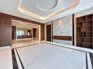 فيلا فاخرة مطلة على البحر