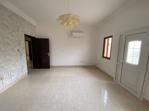 لايجار شقه كبيره ارضيه الغرافه