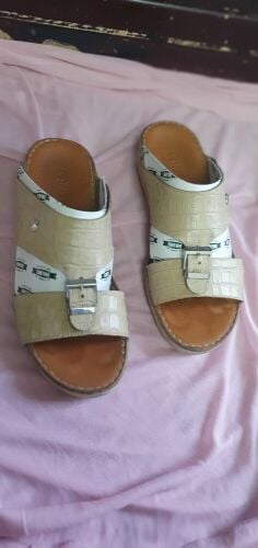 43 مقاس  9 نعال فانتينو