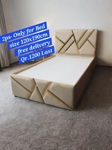 سرير صندوقي مفرد مع مرتبة متوفر ل