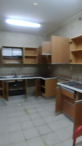 شقة ثلاث غرف واسعة مع بلكونات