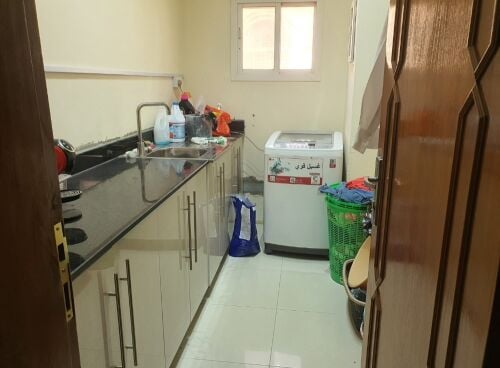 نصف فيلا للايجار بدحل الحمام