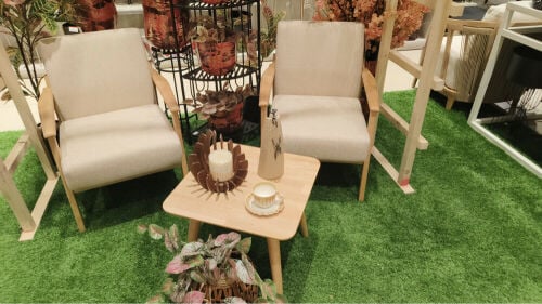 2 chairs + small tea table 