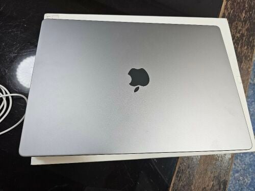 Macbook pro 16 inch. M2
