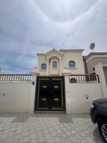 للايجار فيلاخدمية بدحيل