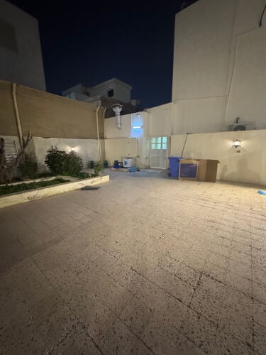 للايجارفيلابالدحيل بحوش واسع