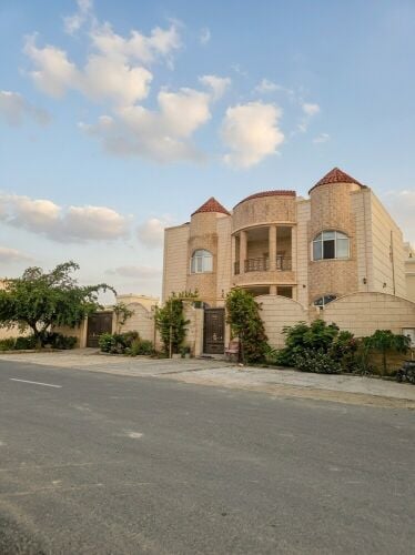 للبيع فيلا نظيفه في ام عبرية