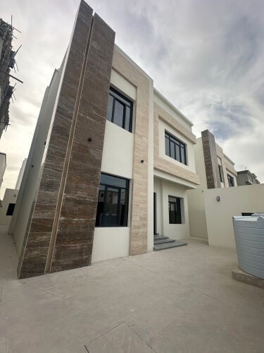 للبيع فلل تشطيب خاص مع مكيفات 