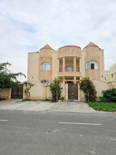 للبيع فيلا في ام عبيرية