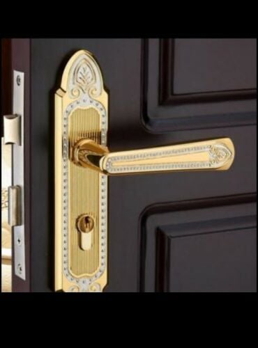 مطلوب نجار باب وشباك لتركيب ابوب