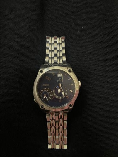 ساعة جاكوار 