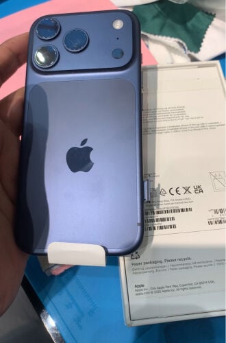 Iphone 17 pro 1tb blue color