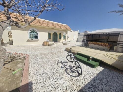 للبيع بيت شعبي بمدينة خليفه