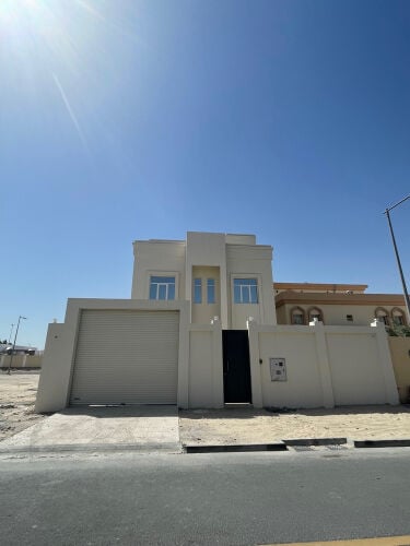 ثمامة للبيع فيلا على شارعين 