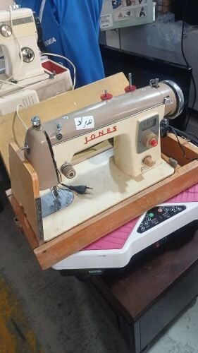 ماكينة خياطه