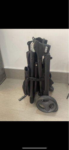 عربة أطفال بحالة ممتازة