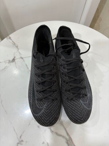 Football shoes size 39