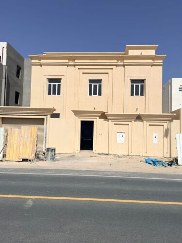 للبيع فيلا بام قرن ٤٥٧متر