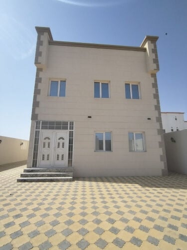 للايجار فيلا في الرويس ع الاسكان 