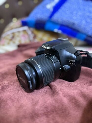 canon 1100d with lense
