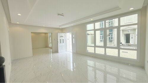 للايجارفيلا جديده بمريخ داخل مجمع