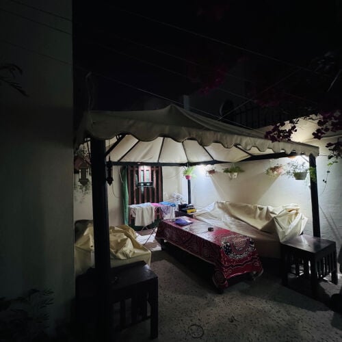 خيمه مع كراسي وطاولات نظيفه جدااا