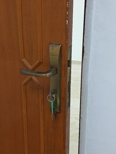 تركيب وصيانة الأبواب والاقفال وفت