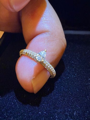 18k Gold ring with Natural Diamonds