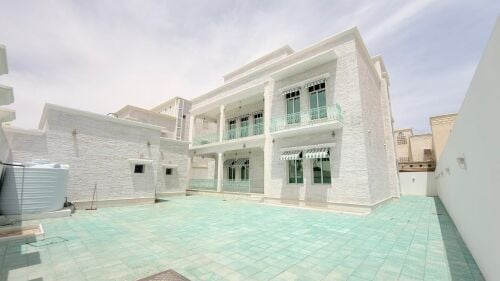 للبيع فيلا فاخرة جديدة في الريان