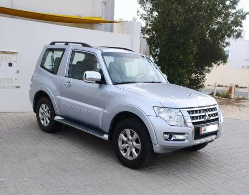 Single door Pajero.