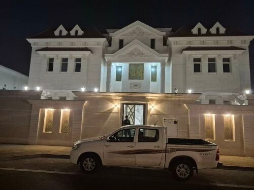 للبيع فلة راقية بالدحيل جنب ريفرا