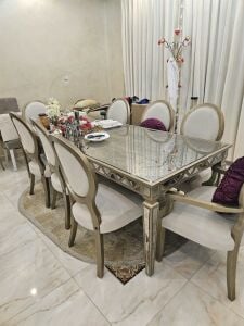 طاولة طعام