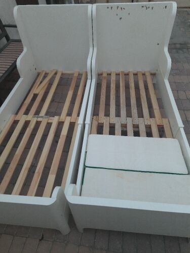 2 single beds