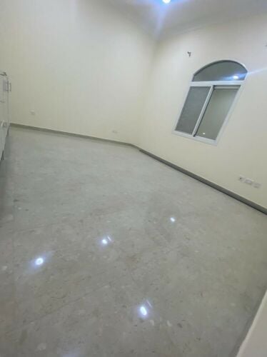 للايجار في المرخيه غرفه وصاله