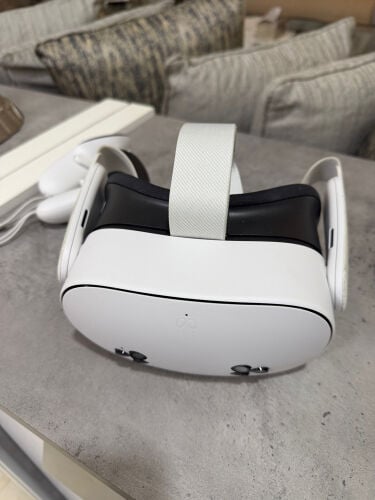 علي المنصوري 