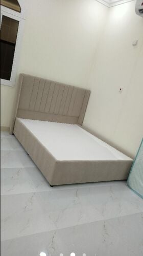 سرير مع فرش