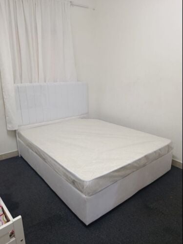 سرير مع فرش