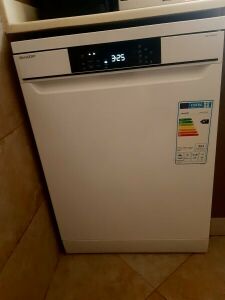 Scharp Dishwasher in perfect condit