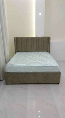 سرير مع مرتبه