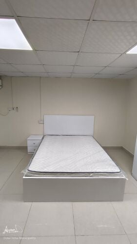 سرير مع فرش