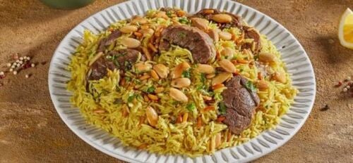 مطلوب طباخ للعزبه يطبخ أرز منوع