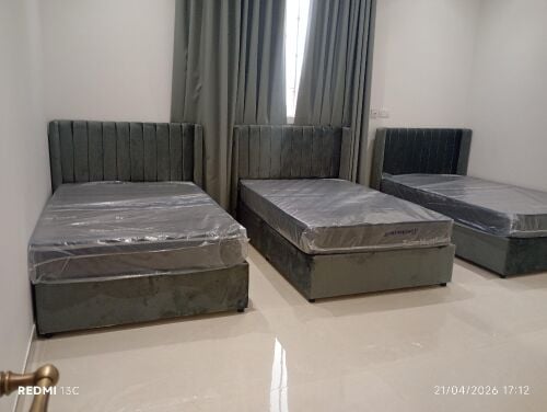 سرير مع فرش