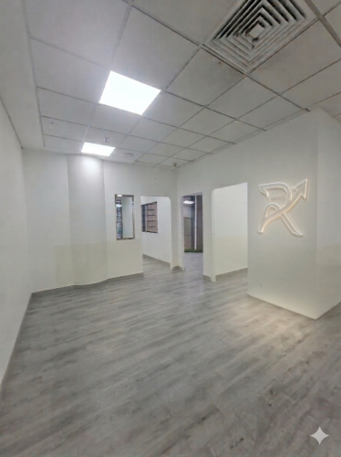 مكاتب للإيجار كاملة التشطيب