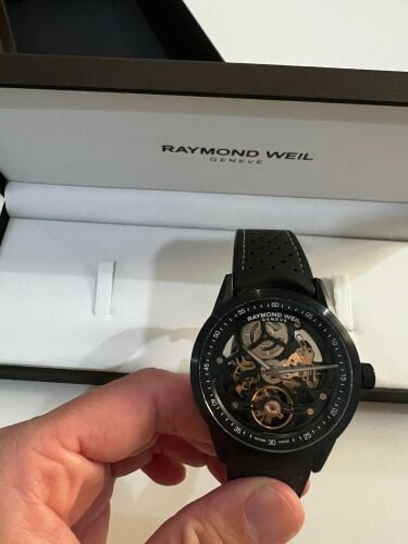 ساعة ريموند ويل