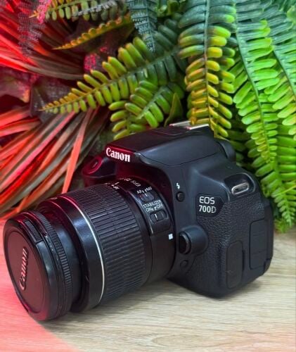 canon 700 d like new conditions