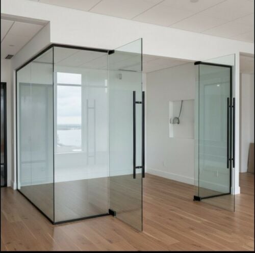 أعمال الألمنيوم والزجاج.