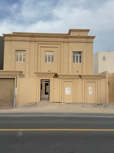 للبيع في ام قرن موقع مميز