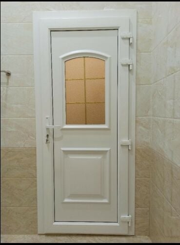 أعمال الألمنيوم والزجاج.