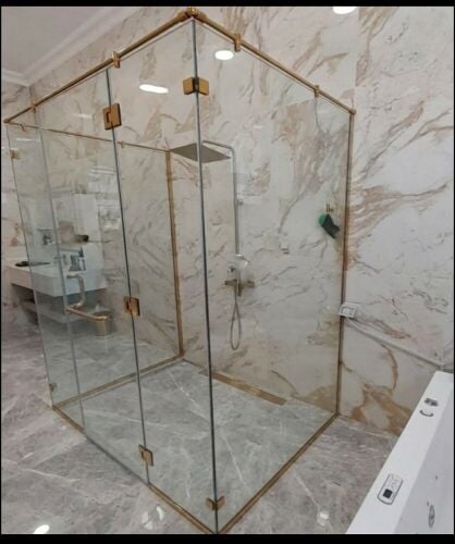 أعمال الألمنيوم والزجاج.